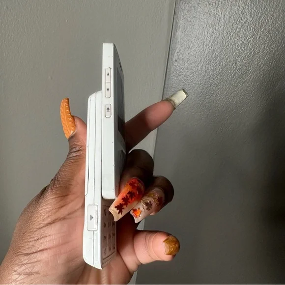 LG Silver Compact Phone (does not come with cord) novelty - Picture 5 of 5